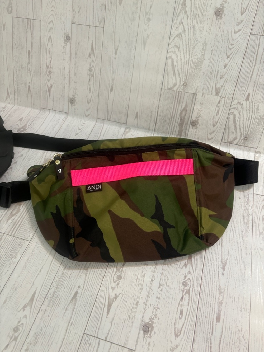 ANDI XL Bum Bag Uncamo Camouflage Crossbody Fanny Pack with Pink Accent